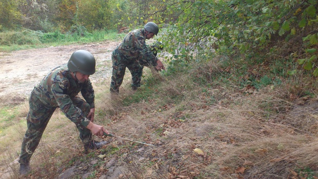 Военните прочистиха 959 дка от площите край „Миджур”