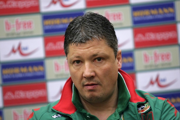 Любослав Пенев остава начело на националния отбор по футбол