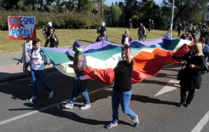 Министри и кмет отидоха на гей парад в Подгорица
