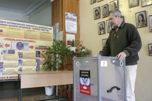 Само Русия признава вота на сепаратистите в Украйна, Порошенко ги нарече "фарс"