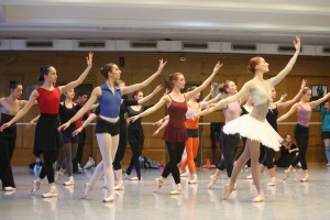Сто балерини танцуват в "Спящата красавица"