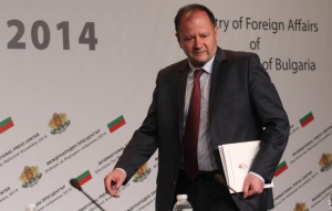 Миков: Ваденето на партии от властта не решава проблемите