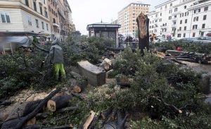 Код червено: Стотици евакуирани заради бури и порои в Италия