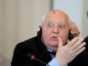Светът е на ръба на нова студена война, обяви Горбачов