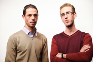 Две момчета ще правят безплатни IT курсове във Враца