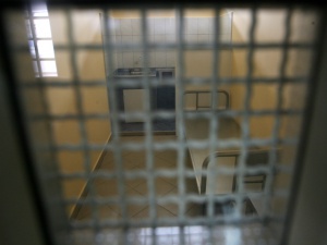 Служител на затвора в Ловеч задържан с подкуп