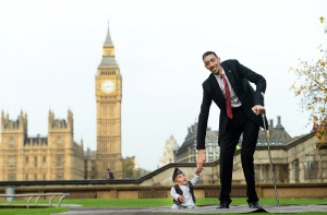 Най-високият и най-ниският човек се срещнаха в Лондон