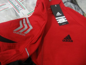 Фалшиви дрехи задържаха на МП Лесово