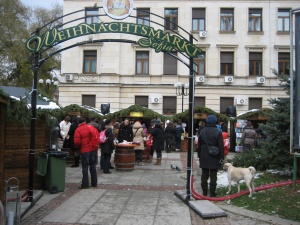 Немски коледен базар пред Народния театър