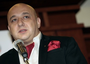 Спортният министър готов да води битка за здравето на децата