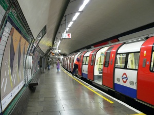 Пожар блокира метрото в Лондон