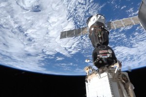 "Союз"  се скачи с МКС, италианска астронавтка носи машина за кафе