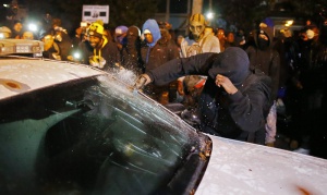 Безредици и в Лос Анджелис: Арестуваха 130 протестиращи