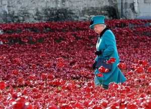 Кралицата уволни любимия си готвач - напил се и пребил екипа си