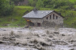 Наводнения във Франция взимат жертви