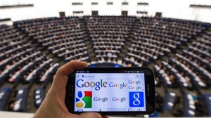 Европарламентът смята да прекърши Google