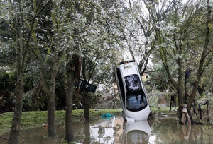 Потопите във Франция отнеха три живота, двама изчезнали