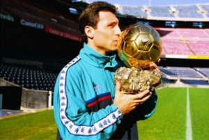 Стоичков дарява Путин с копия на „Златната обувка” и „Златната топка”