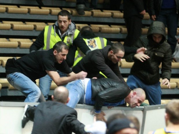 Седем осъдени след боя на баскетболния мач "Левски" - "Партизан"