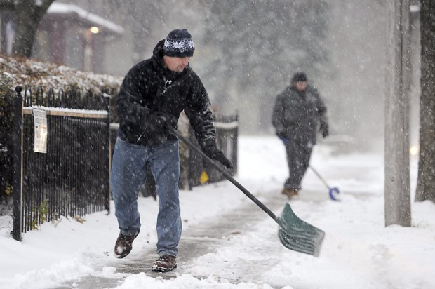 Снежната прегръдка блокира милиони в САЩ, взе седем жертви