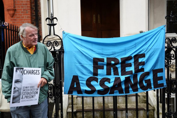 Еквадор гарантира политическо убежище на Джулиан Асандж за неопределен срок