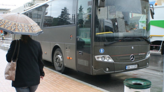 Хиляди българи ще пътуват безплатно до работа
