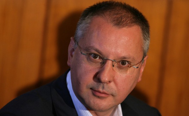 Станишев предлага да работи с кабинета за Шенген