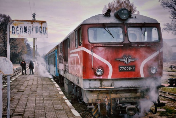 БДЖ поздравява студентите с 8 декември, с повече влакове до Банско