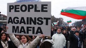 България се справя по-добре с корупцията, но все още е на дъното в ЕС