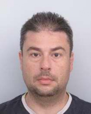 Издирват бургаския пианист Веселин Мостров