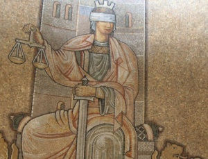 Повдигнаха обвинения на мъжа, нападнал лекарка