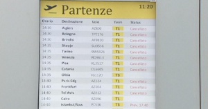Половината самолети в Италия останаха на земята заради всеобща стачка