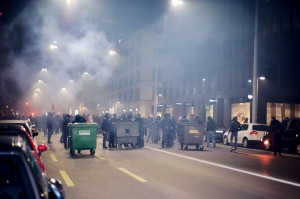 200 леви екстремисти изпотрошиха центъра на Цюрих