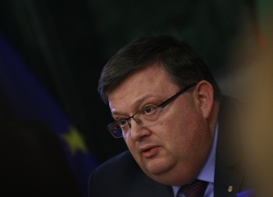Цацаров привика службите на отчет за Сертов