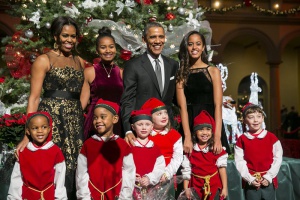 Обама изнемогвал с подаръците за съпругата си, ще празнува Коледа на Хаваите