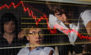 Рублата се срина: разменя се с еврото по курс 100:1