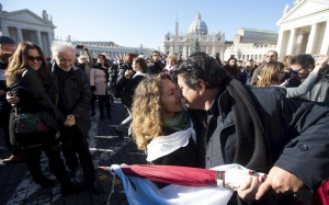 Стотици двойки подариха танго на папа Франциск по случай рождения му ден