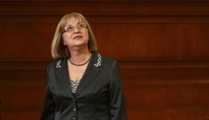 Цачева става дядо Коледа за Хасан и Ибрахим – подарява им роял