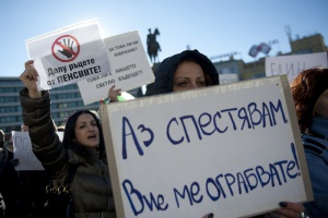 Протестиращи пред НС искат оставката на Горанов (Снимки)