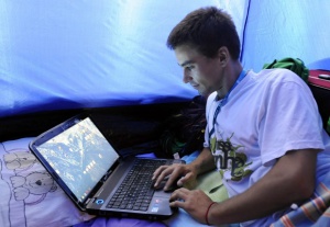 182 милиона по света страдат от пристрастяване към интернет