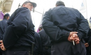 Синдикалисти в МВР искат оставки заради загиналия полицай