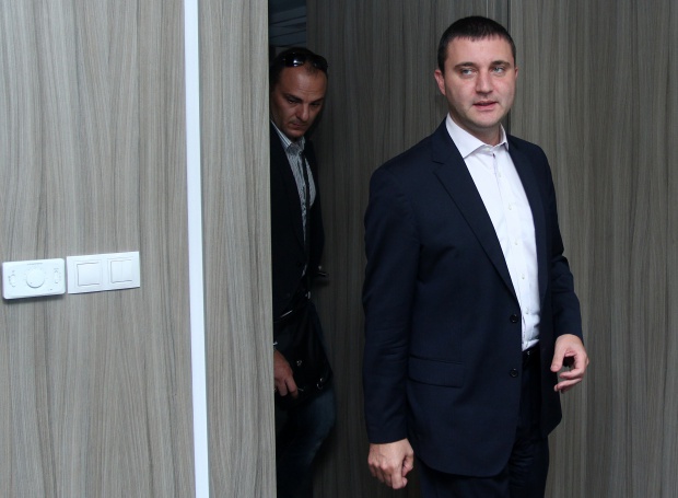 Горанов подписа заема до 2 млрд. лева за парите на вложителите в КТБ