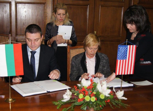 България и САЩ подписаха споразумение за данъчното законодателство
