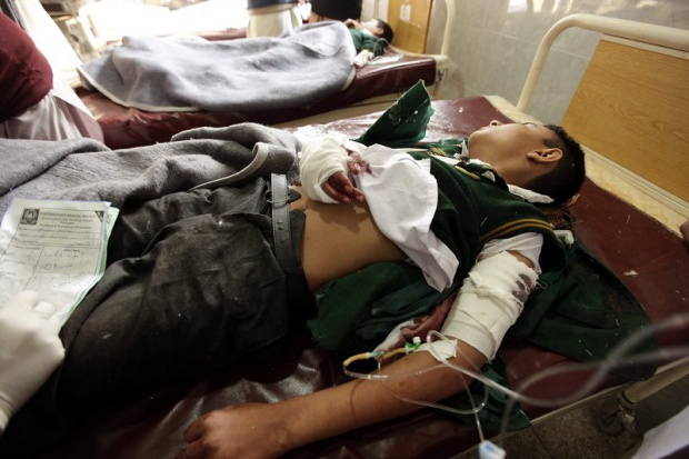 Над 100 жертви при атака на талибани в училище в Пакистан