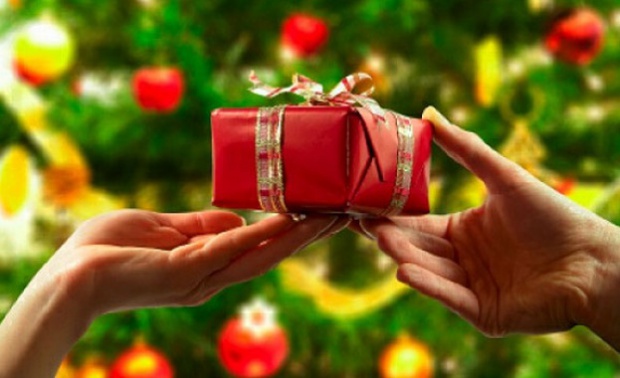 Съвет: Вместо да купувате подаръци, погрижете се за хората в нужда
