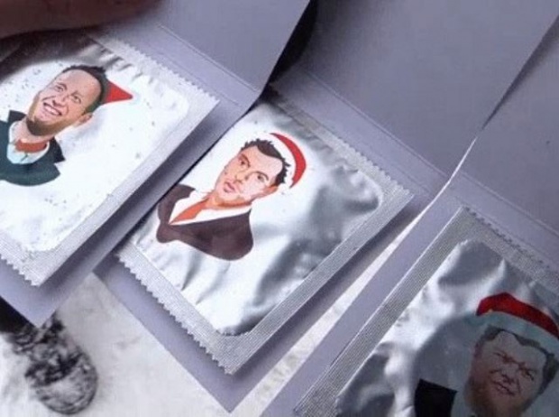 Опозиционни лидери се появиха върху презервативи в Русия (видео)