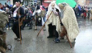 Кобрата разби Кличко в зашеметяващ маскарад