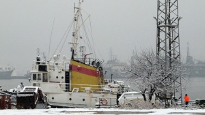 Пристанище Варна е затворено и за натоварени кораби