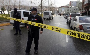 Жена-камикадзе се взриви в полицейски участък в Истанбул, един полицай загина