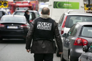 Почина ранената полицайка от днешната стрелба в Париж